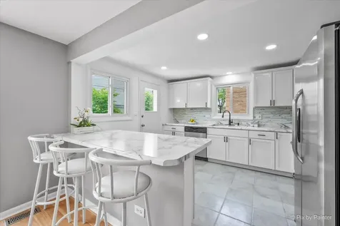 9137 Barberry Lane Des Plaines IL 60016