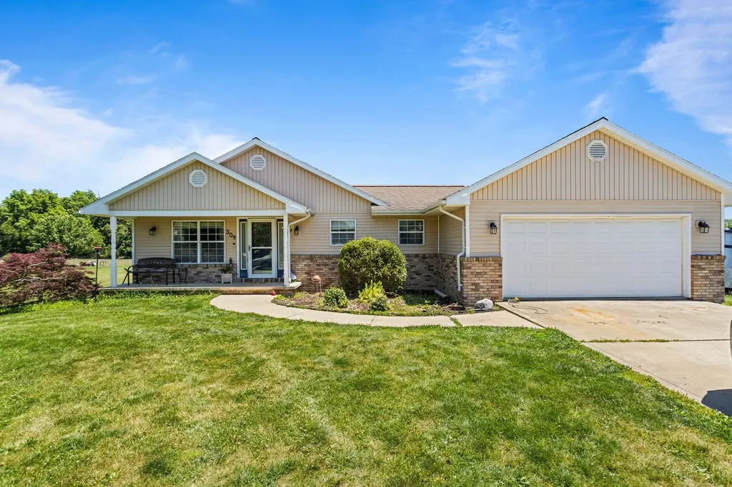 309 South High Street Fairmount IL 61841