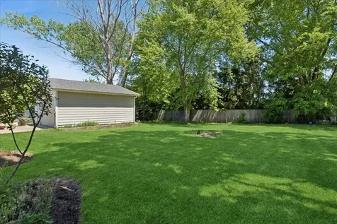 313 Maple Lane Round Lake IL 60073