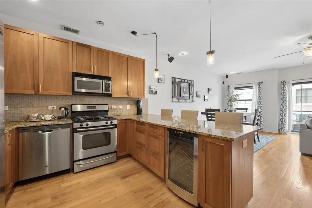 1909 West North Avenue Chicago IL 60622