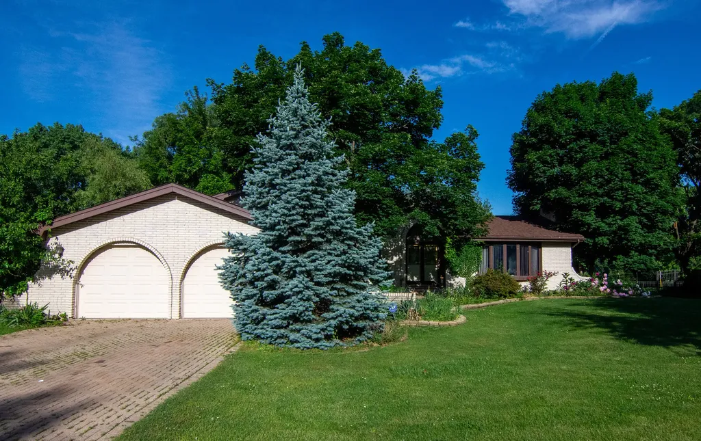 8408 Lakeside Drive Downers Grove IL 60516