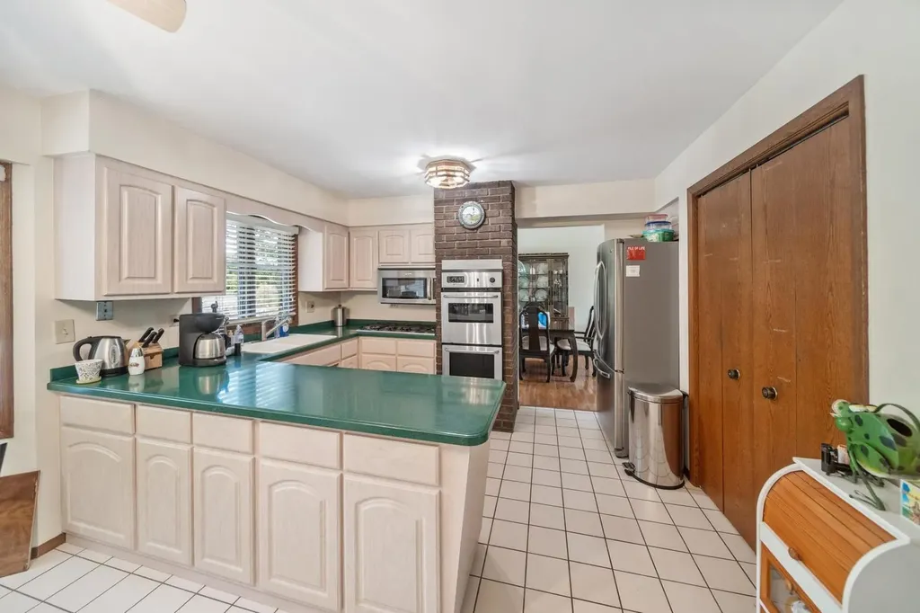 8408 Lakeside Drive Downers Grove IL 60516