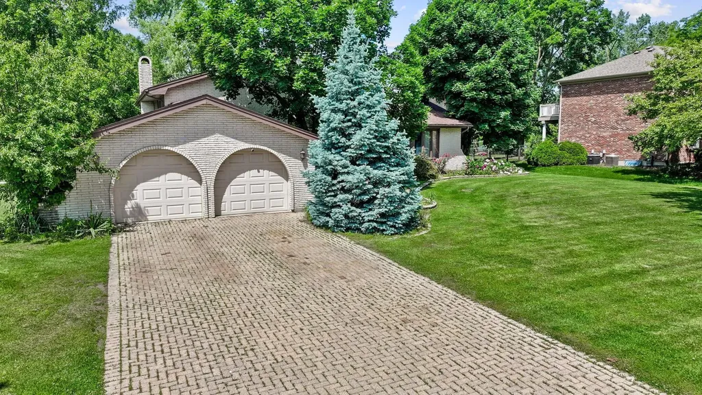 8408 Lakeside Drive Downers Grove IL 60516