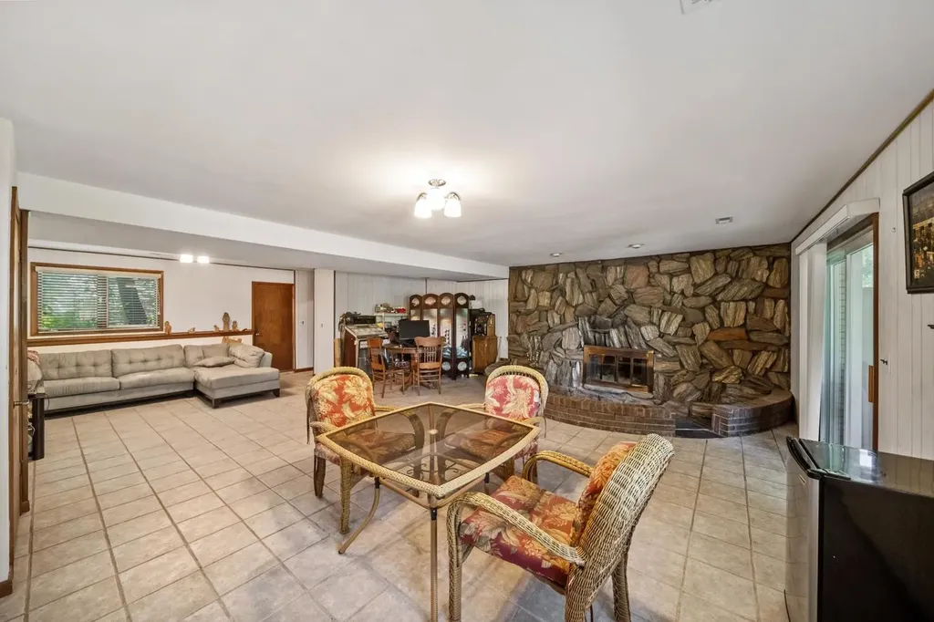 8408 Lakeside Drive Downers Grove IL 60516