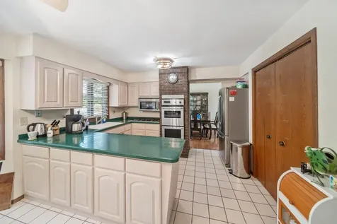 8408 Lakeside Drive Downers Grove IL 60516