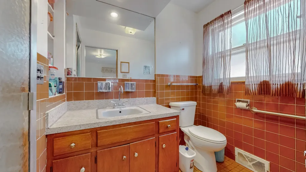 2816 West Bryn Mawr Avenue Chicago IL 60659