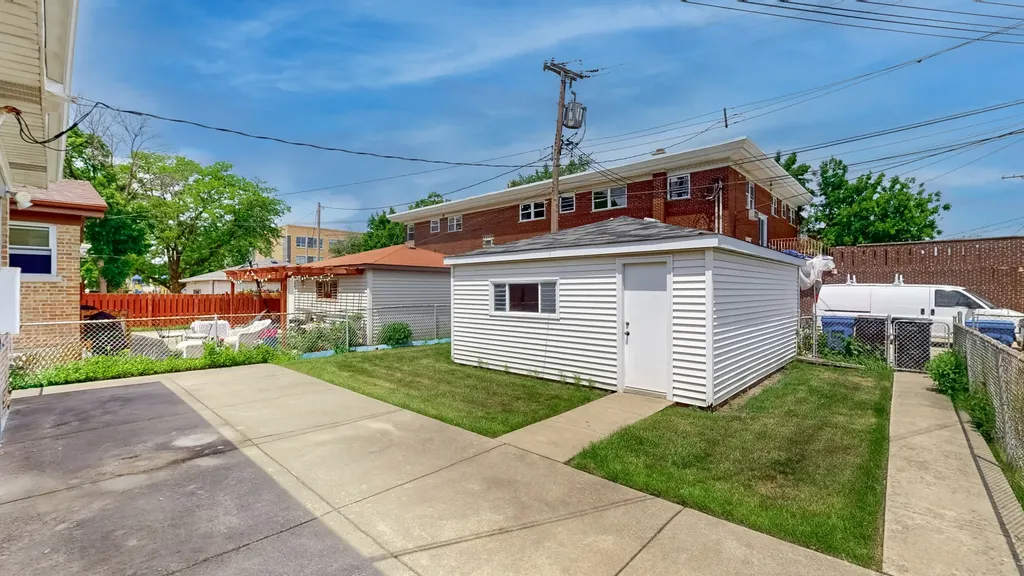 2816 West Bryn Mawr Avenue Chicago IL 60659