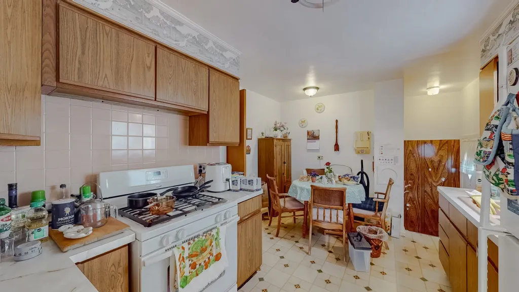 2816 West Bryn Mawr Avenue Chicago IL 60659