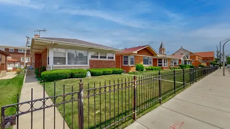 2816 West Bryn Mawr Avenue Chicago IL 60659