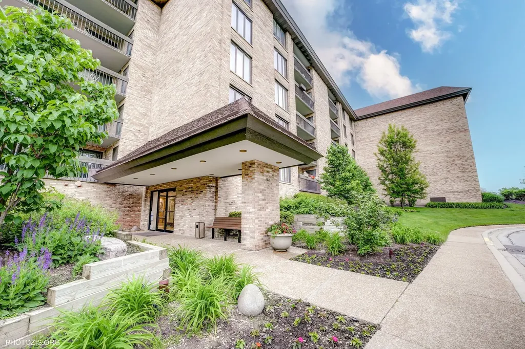 1621 Mission Hills Road Northbrook IL 60062