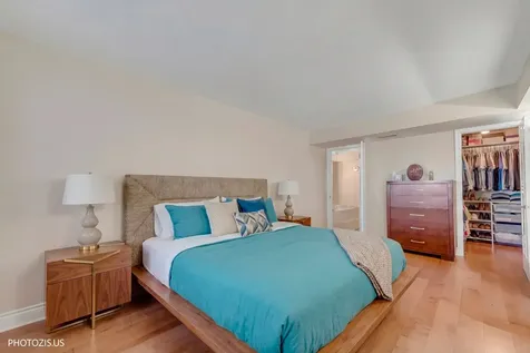1621 Mission Hills Road Northbrook IL 60062