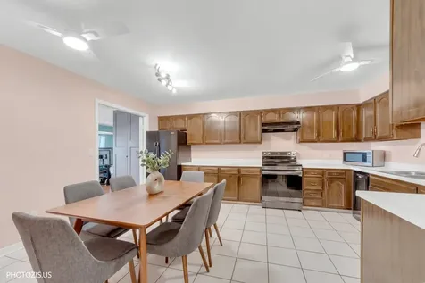 1621 Mission Hills Road Northbrook IL 60062