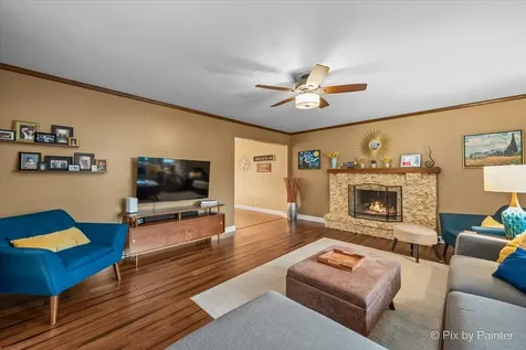 732 Hillside Court Algonquin IL 60102