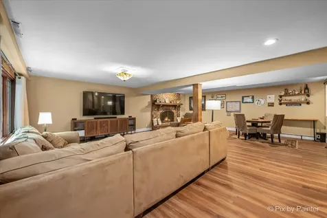 732 Hillside Court Algonquin IL 60102