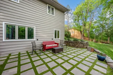 732 Hillside Court Algonquin IL 60102