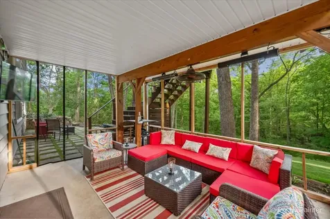 732 Hillside Court Algonquin IL 60102