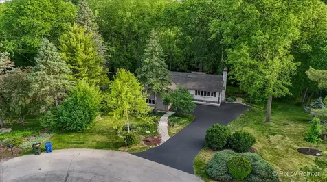 732 Hillside Court Algonquin IL 60102