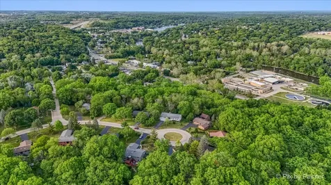732 Hillside Court Algonquin IL 60102