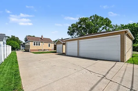 18010 Burnham Avenue Lansing IL 60438