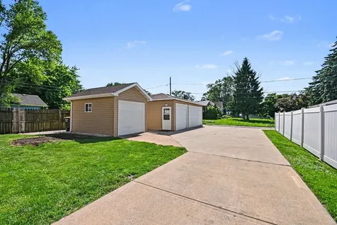 18010 Burnham Avenue Lansing IL 60438