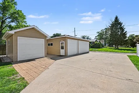 18010 Burnham Avenue Lansing IL 60438