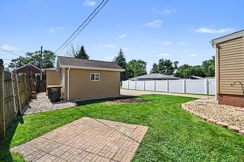 18010 Burnham Avenue Lansing IL 60438