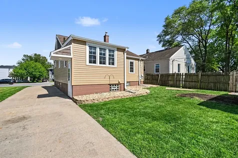 18010 Burnham Avenue Lansing IL 60438