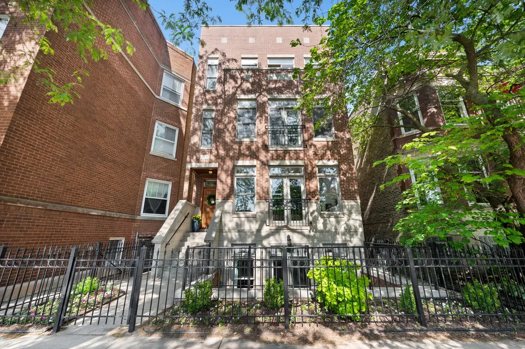 3806 North Damen Avenue Chicago IL 60618