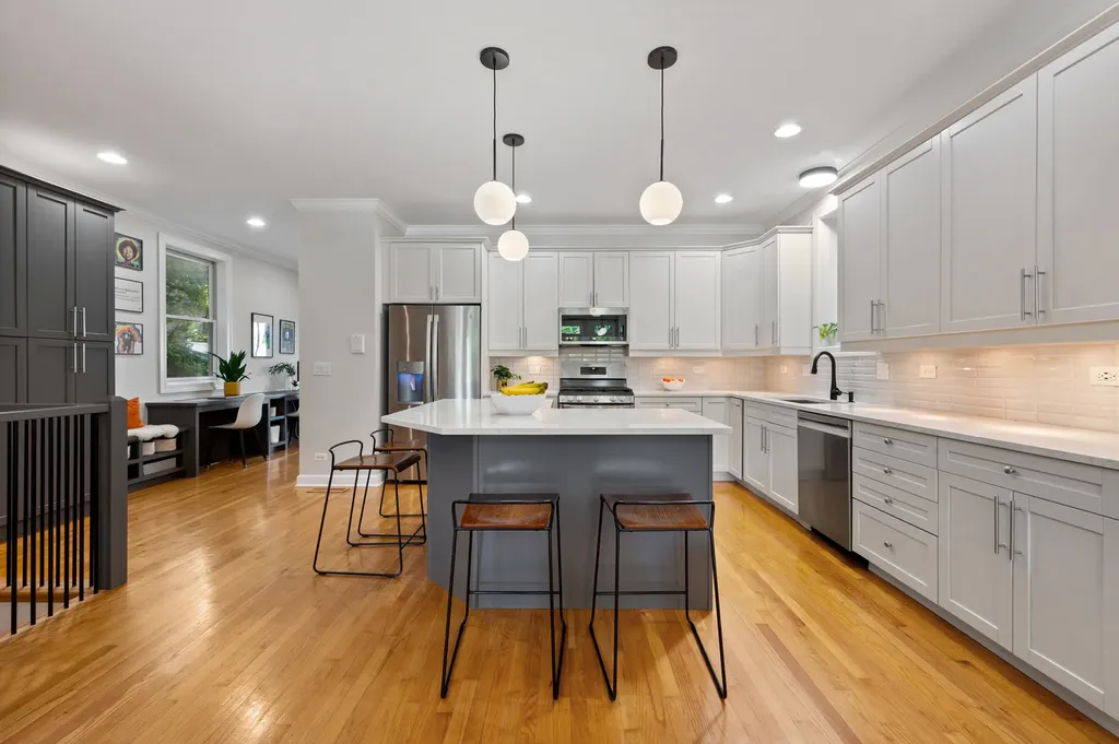3806 North Damen Avenue Chicago IL 60618