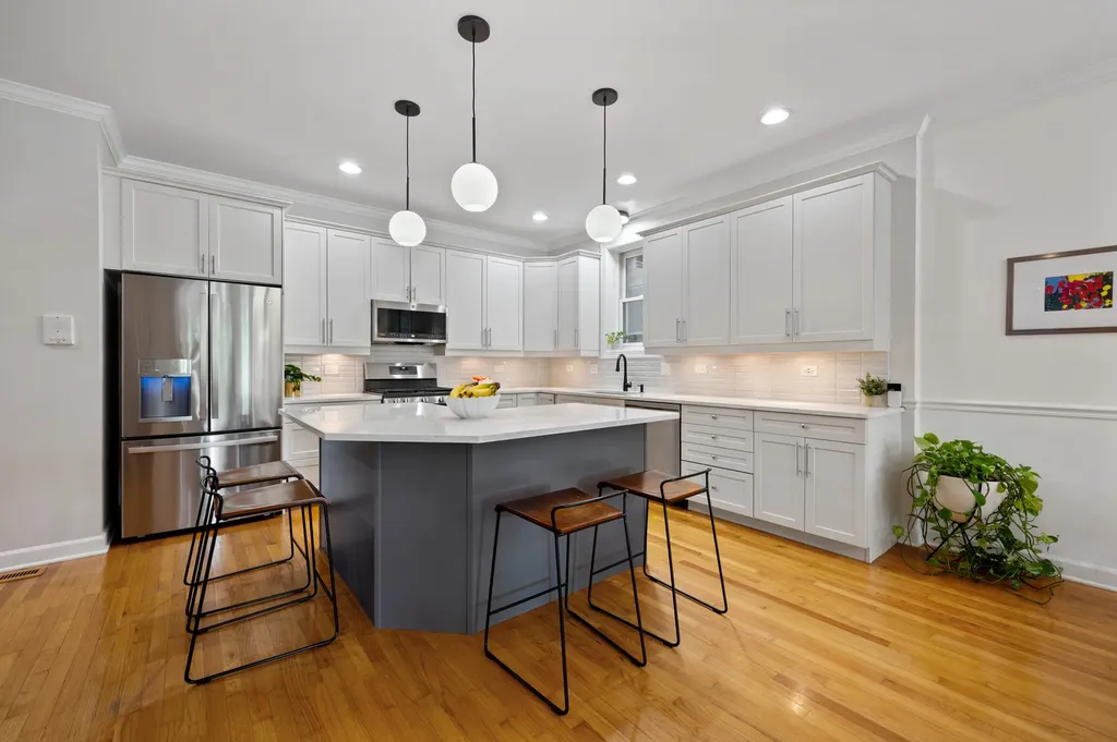 3806 North Damen Avenue Chicago IL 60618
