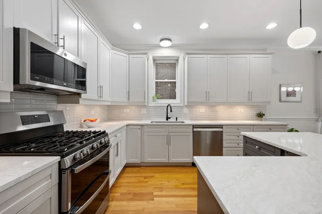 3806 North Damen Avenue Chicago IL 60618