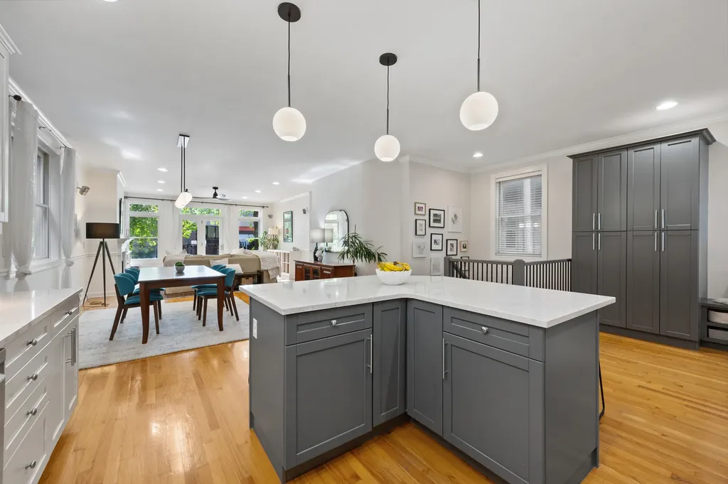 3806 North Damen Avenue Chicago IL 60618