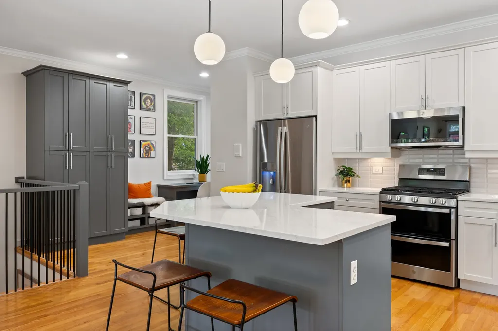 3806 North Damen Avenue Chicago IL 60618
