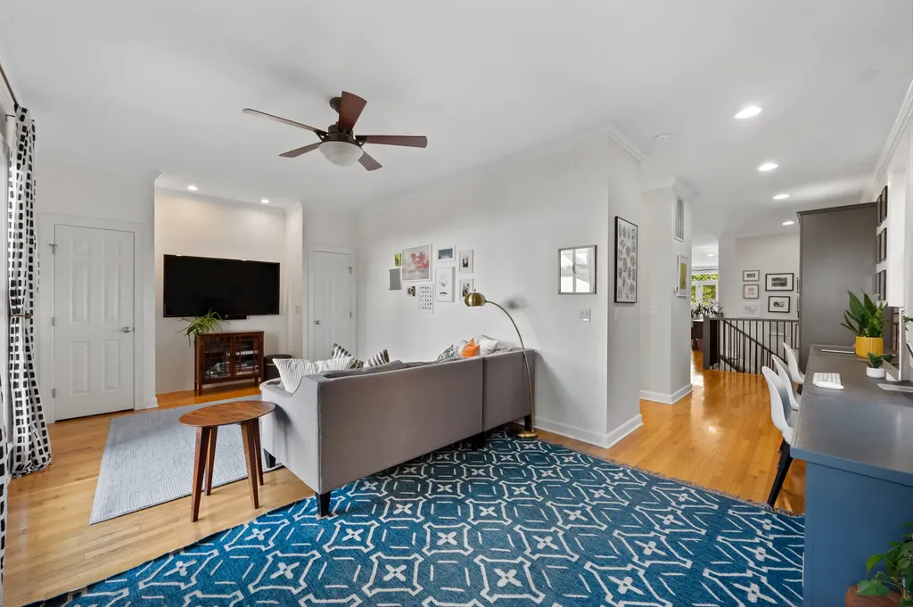 3806 North Damen Avenue Chicago IL 60618