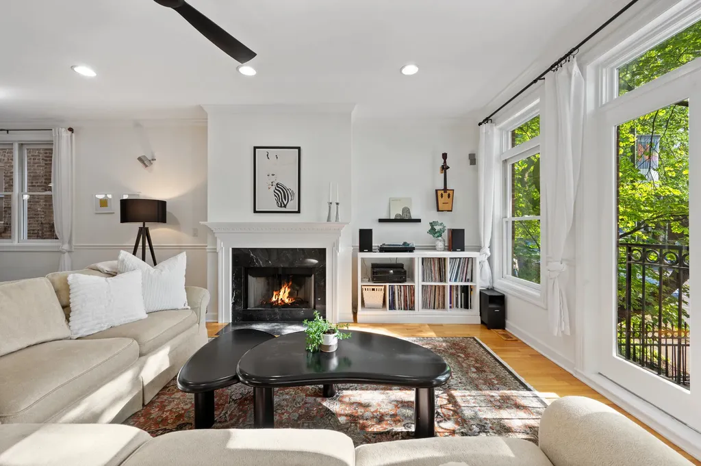 3806 North Damen Avenue Chicago IL 60618