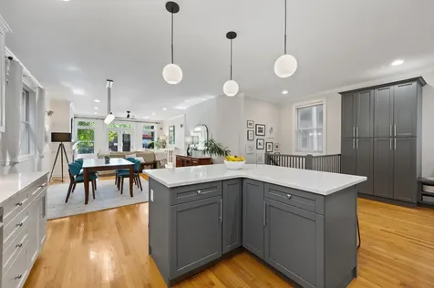 3806 North Damen Avenue Chicago IL 60618