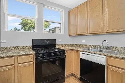 2922.5 North Sacramento Street Chicago IL 60618