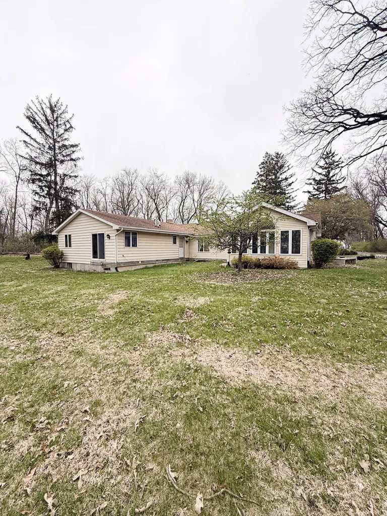 1599 East 2700 North Road Clifton IL 60927