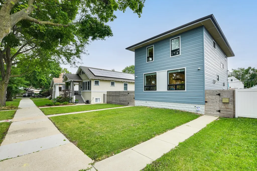 4727 North Kiona Avenue Chicago IL 60630