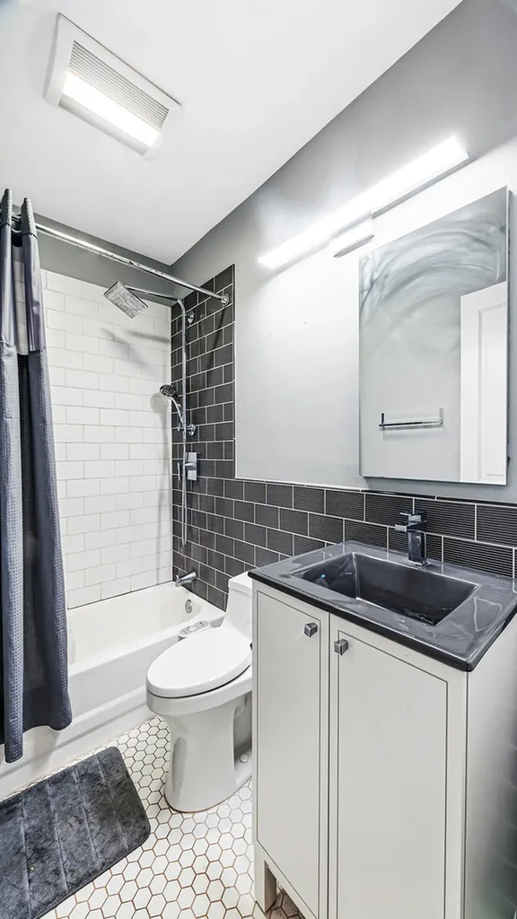 1049 West Wellington Avenue Chicago IL 60657