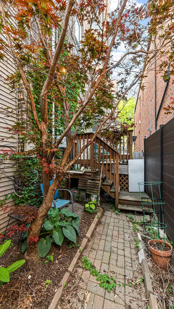 1049 West Wellington Avenue Chicago IL 60657