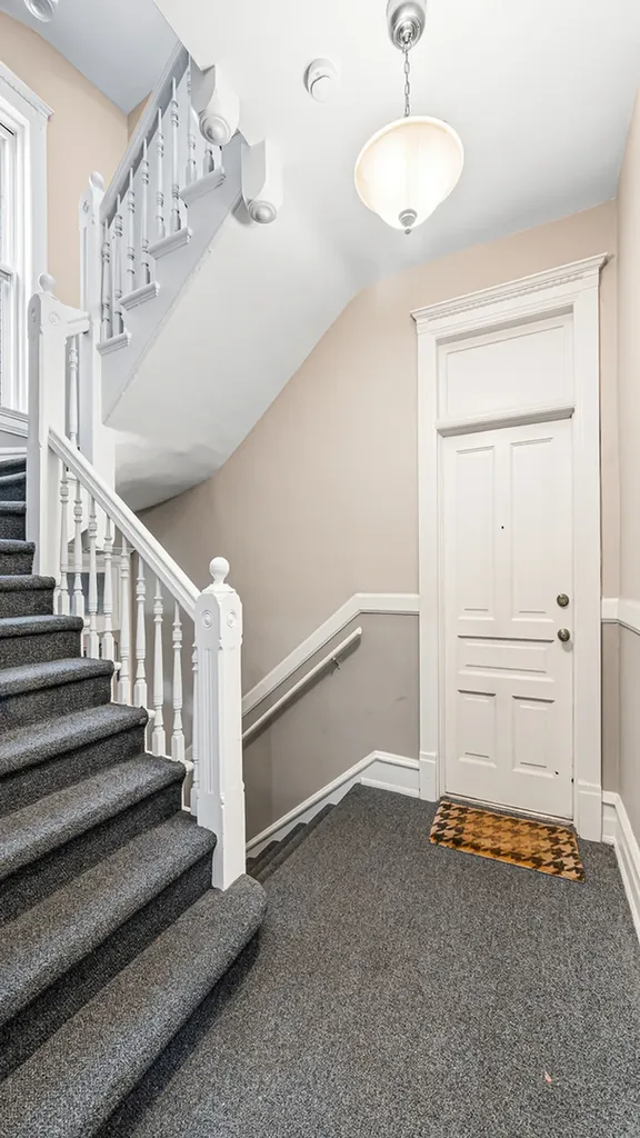 1049 West Wellington Avenue Chicago IL 60657