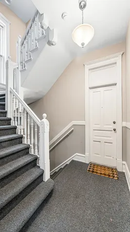 1049 West Wellington Avenue Chicago IL 60657