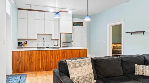 1049 West Wellington Avenue Chicago IL 60657