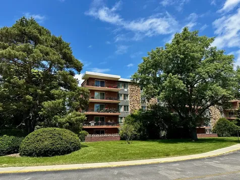16 East Old Willow Road Prospect Heights IL 60070