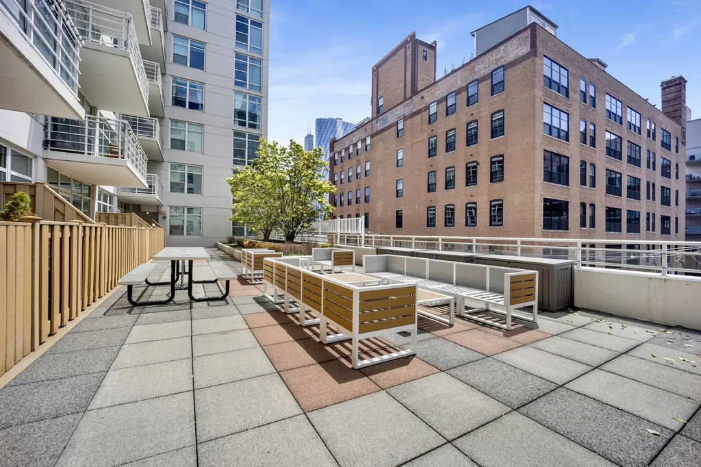 909 West Washington Boulevard Chicago IL 60607