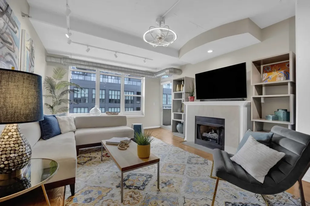 909 West Washington Boulevard Chicago IL 60607
