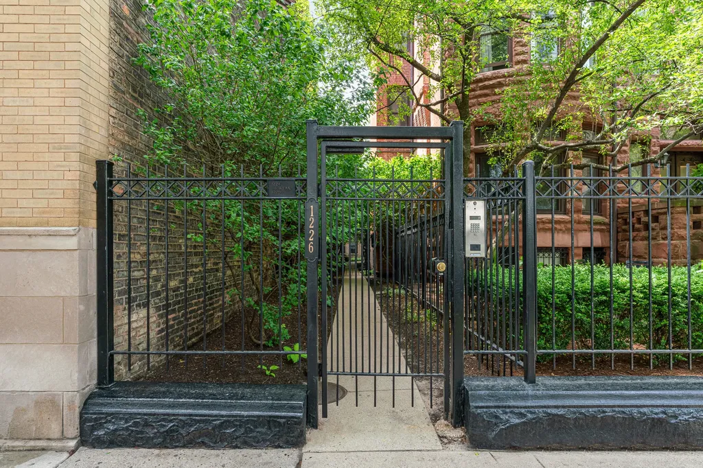 1226 North Dearborn Street Chicago IL 60610
