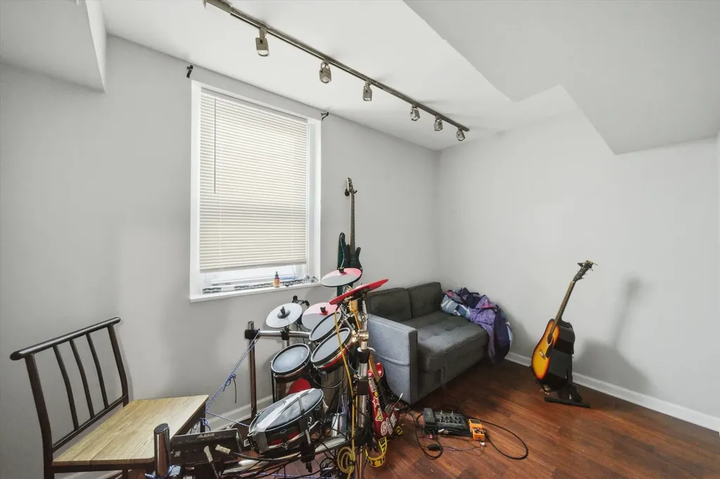 5117 North Western Avenue Chicago IL 60625