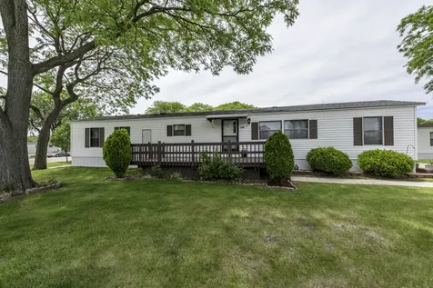 696 Birch Avenue Park City IL 60085